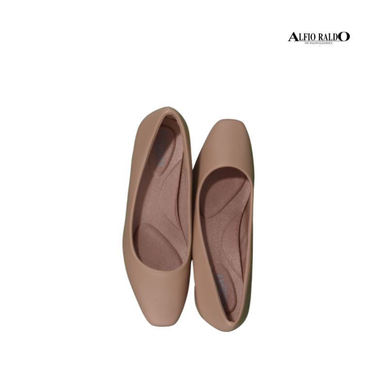 Buy Alfio Raldo Elegant Beige Leather Block Heeled Court Shoes for Formal /  Office Wear Online